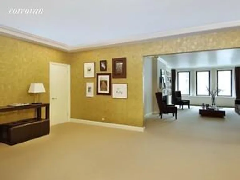 New York City Real Estate | View 480 Park Avenue, 8E | Gallery/Dining Area | View 2