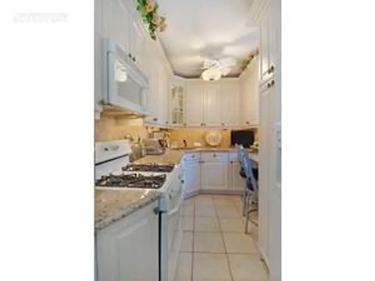 New York City Real Estate | View 411 East 57th Street, 8A | room 2 | View 3