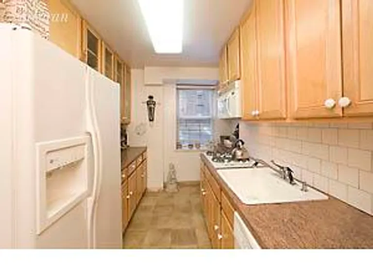 New York City Real Estate | View 135 East 83rd Street, 2E | room 2 | View 3