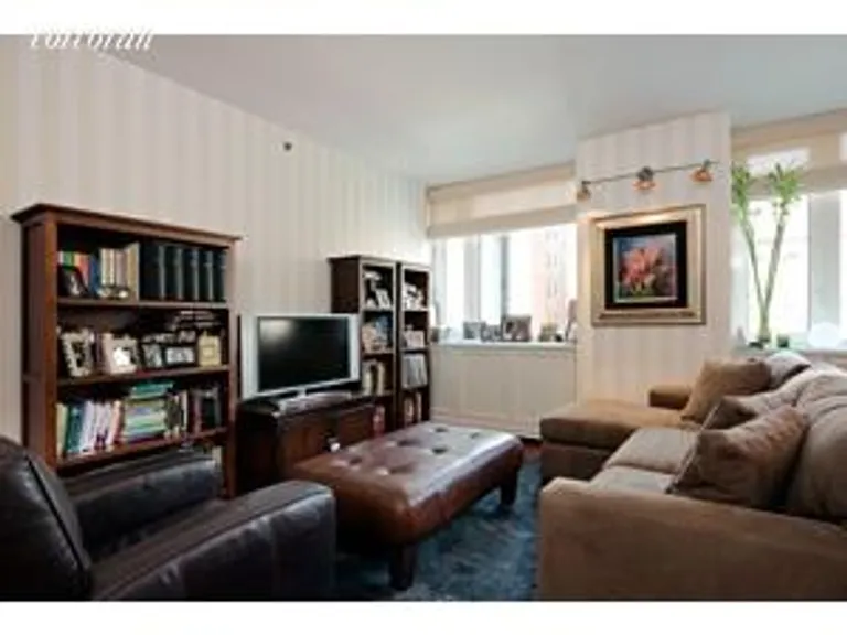 New York City Real Estate | View 300 East 77th Street, 4B | room 1 | View 2