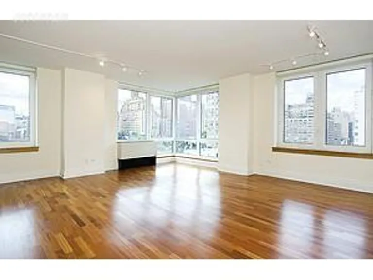 New York City Real Estate | View 300 East 77th Street, 9C | 2 Beds, 2 Baths | View 1