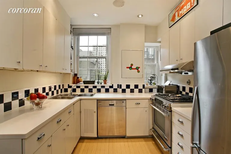New York City Real Estate | View 1 Lexington Avenue, 3-4D | Eat-in, Windowed Kitchen | View 4