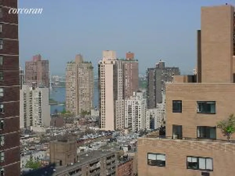 New York City Real Estate | View 170 East 87th Street, PH2A | room 2 | View 3