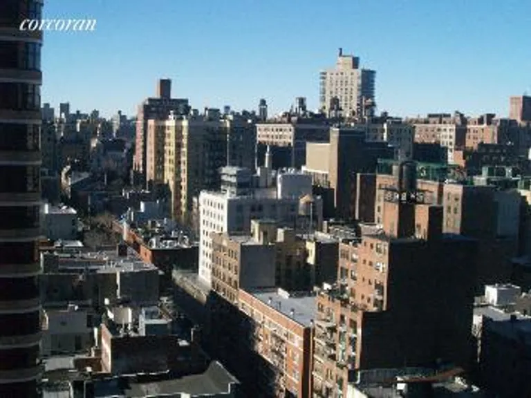 New York City Real Estate | View 1601 Third Avenue, 20H | room 1 | View 2