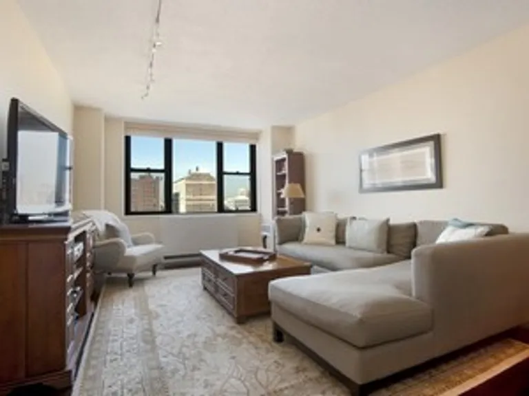 New York City Real Estate | View 201 East 17th Street, 24E | room 1 | View 2