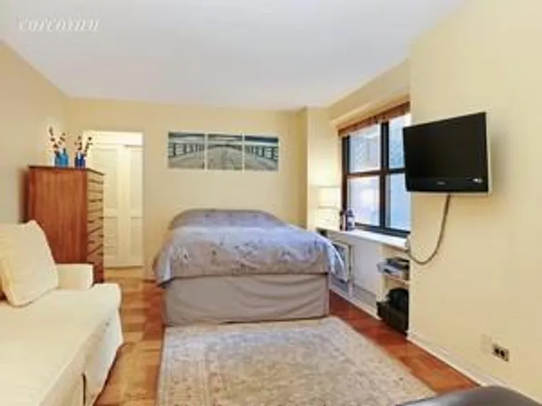 New York City Real Estate | View 115 East 9th Street, 2N | room 1 | View 2