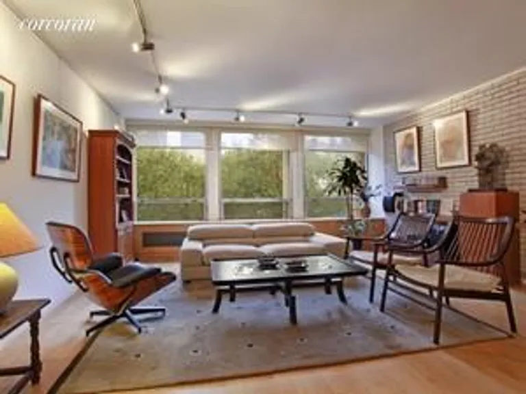 New York City Real Estate | View 300 East 33rd Street, 4B | 1 Bed, 1 Bath | View 1