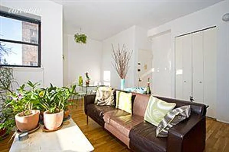 New York City Real Estate | View 23 East 10th Street, 1103 | room 2 | View 3