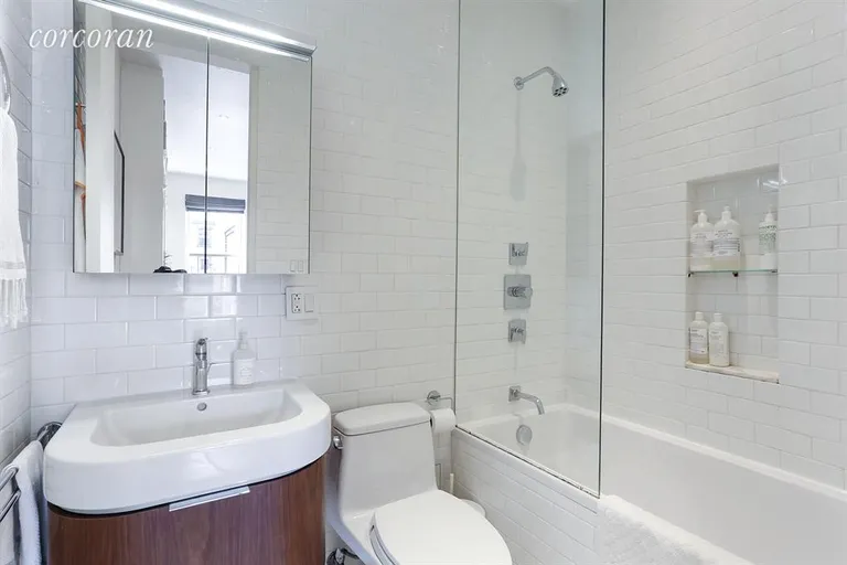 New York City Real Estate | View 21 South Portland Ave, 2R | Bathroom | View 25