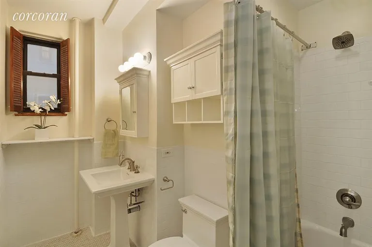 New York City Real Estate | View 46 West 95th Street, 6C | Bathroom | View 5
