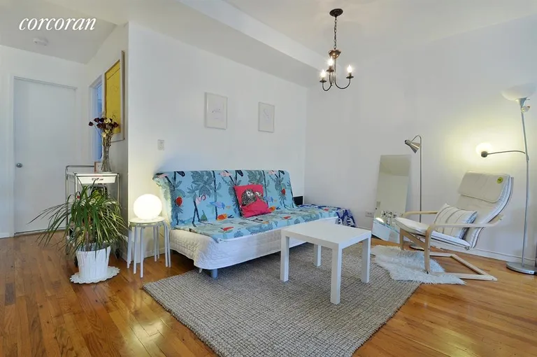 New York City Real Estate | View 19 West 104th Street, 4 | Living Room | View 2