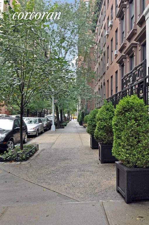 New York City Real Estate | View 42 East 73rd Street, 4B | Neighborhood | View 3