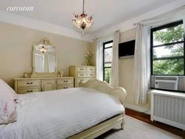 New York City Real Estate | View 222 East 82nd Street, 6A | room 2 | View 3