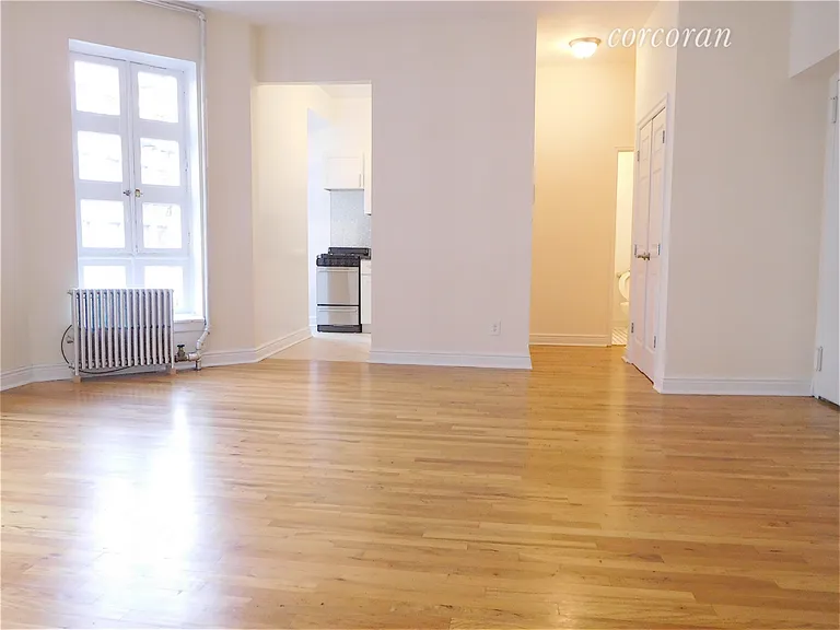 New York City Real Estate | View 100 West 12th Street, 2T | HUGE LIVING ROOM | View 4
