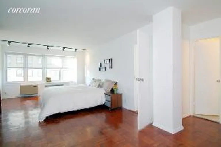 New York City Real Estate | View 155 East 38th Street, 16KJ | room 1 | View 2