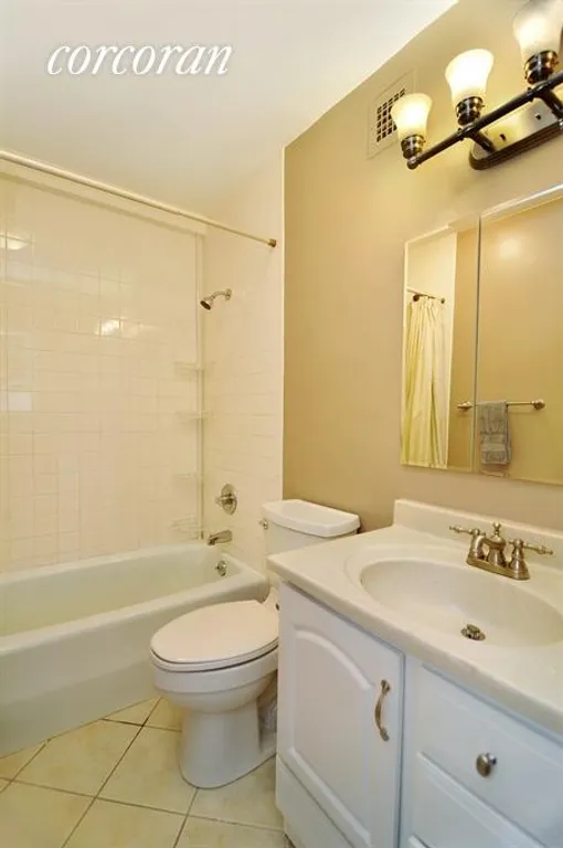 New York City Real Estate | View 1725 York Avenue, 8H | Renovated master bathroom | View 5