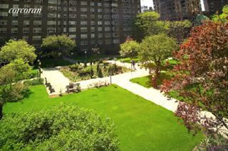 New York City Real Estate | View 30 West 60th Street, 3F | room 2 | View 3