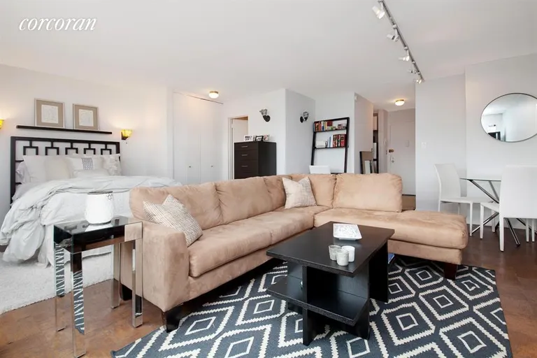 New York City Real Estate | View 31 Jane Street, 11D | Lilving Room | View 7