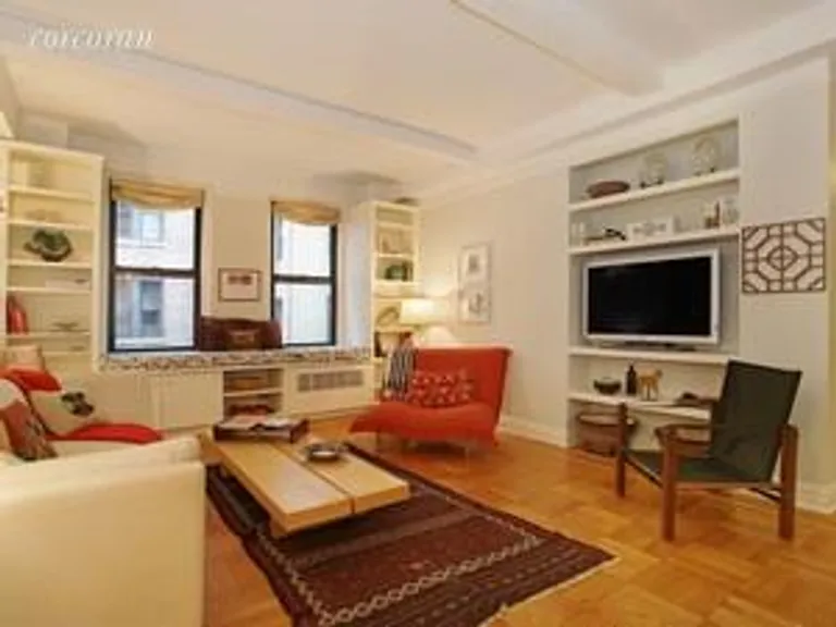 New York City Real Estate | View 18 West 70th Street, 2D | room 2 | View 3
