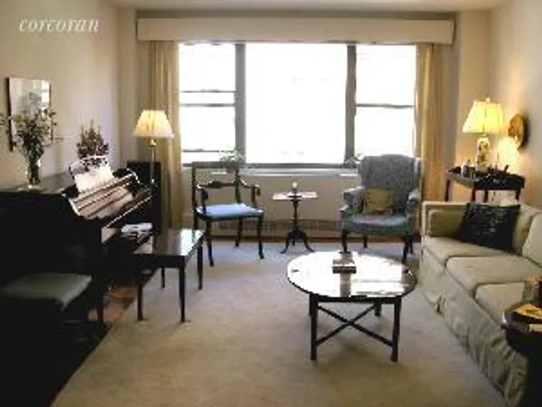 New York City Real Estate | View 301 East 62Nd Street, 6H | 2 Beds, 1 Bath | View 1