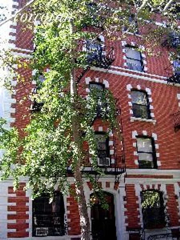 New York City Real Estate | View 32 Willow Place, 9 | 2 Beds, 1 Bath | View 1