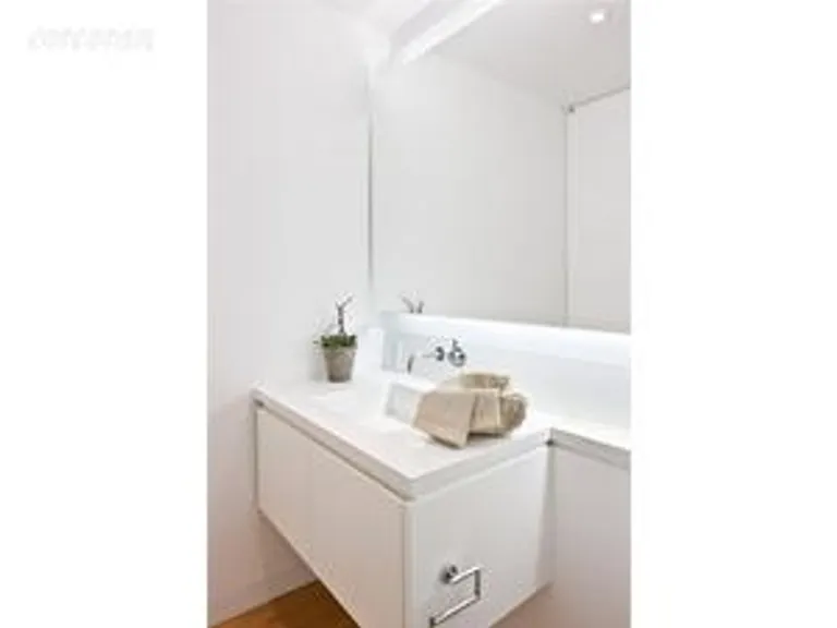 New York City Real Estate | View 1 Grand Army Plaza, 2D | Junior Bathroom | View 3