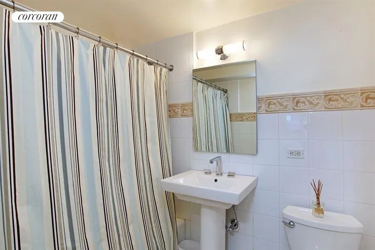 New York City Real Estate | View 11 Fifth Avenue, 10OP | Bathroom | View 15