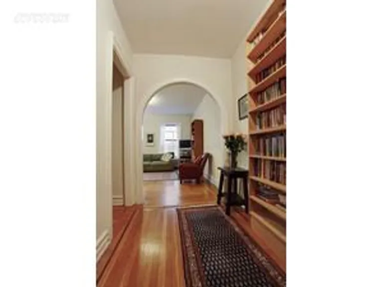 New York City Real Estate | View 255 Eastern Parkway, D6 | FOYER | View 2