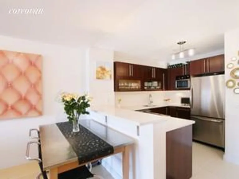 New York City Real Estate | View 302 2Nd Street, 2B | Gleaming and glamorous | View 3