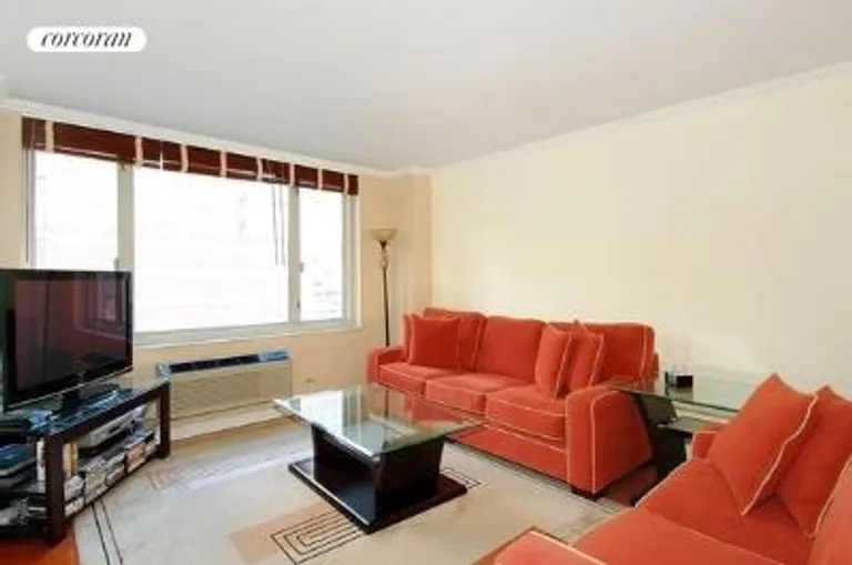 New York City Real Estate | View 130 West 67th Street, 8C | room 1 | View 2
