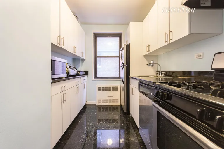 New York City Real Estate | View 30 East 65th Street, 15B | room 13 | View 14
