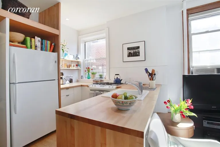 New York City Real Estate | View 10 Montgomery Place, 4A | Kitchen | View 2