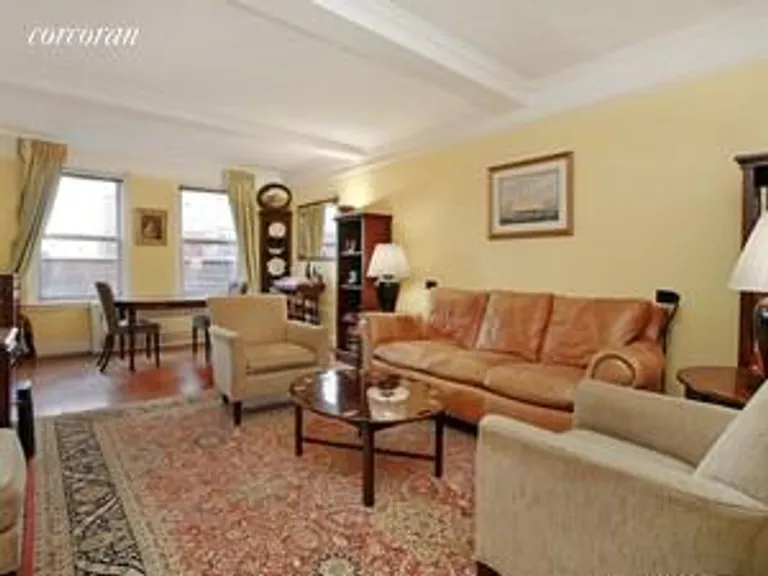 New York City Real Estate | View 325 East 79th Street, 8D | 2 Beds, 1 Bath | View 1