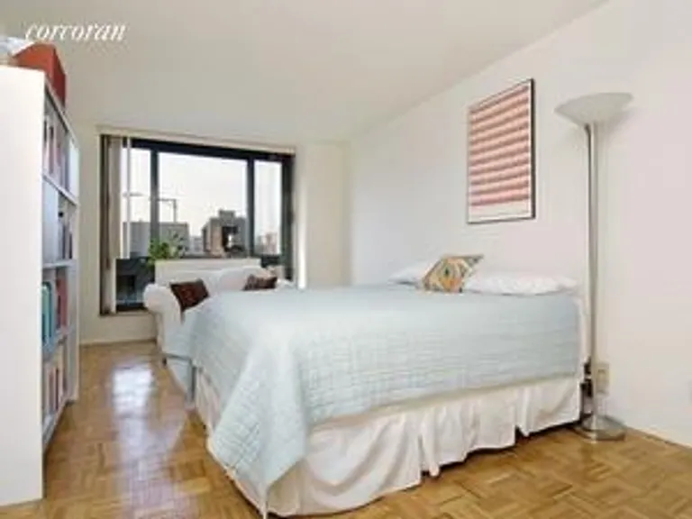 New York City Real Estate | View 1 Irving Place, V19D | large bedroom | View 2