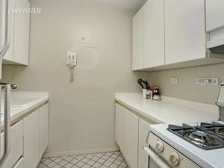 New York City Real Estate | View 77 East 12th Street, 16K | room 1 | View 2