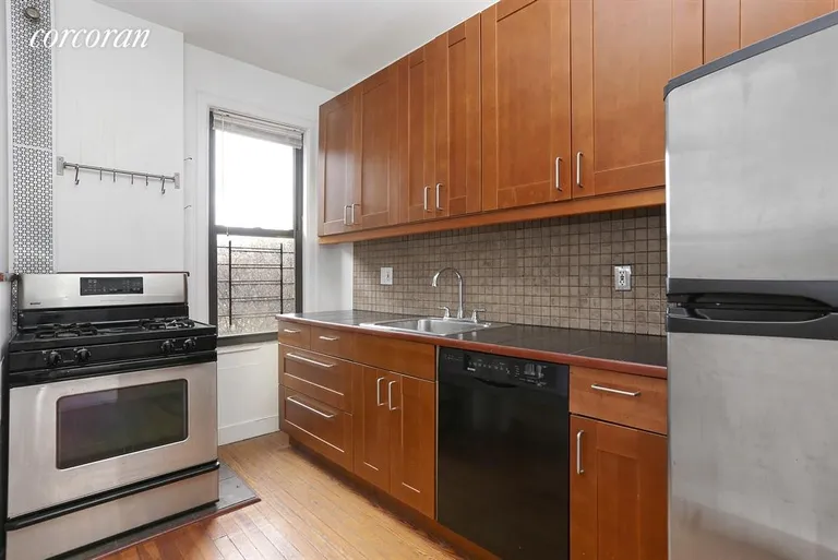 New York City Real Estate | View 5 Stratford Road, 16 | Kitchen | View 2
