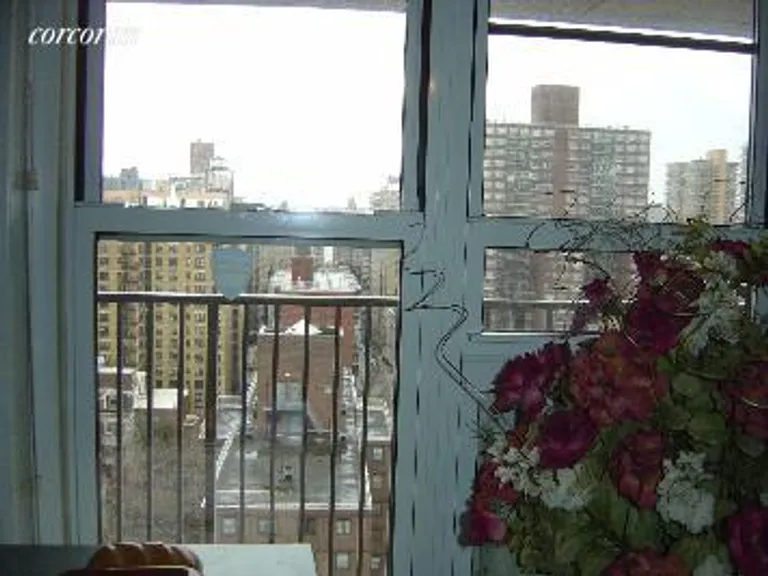 New York City Real Estate | View 100 West 94th Street, 16B | from dining alcove | View 4