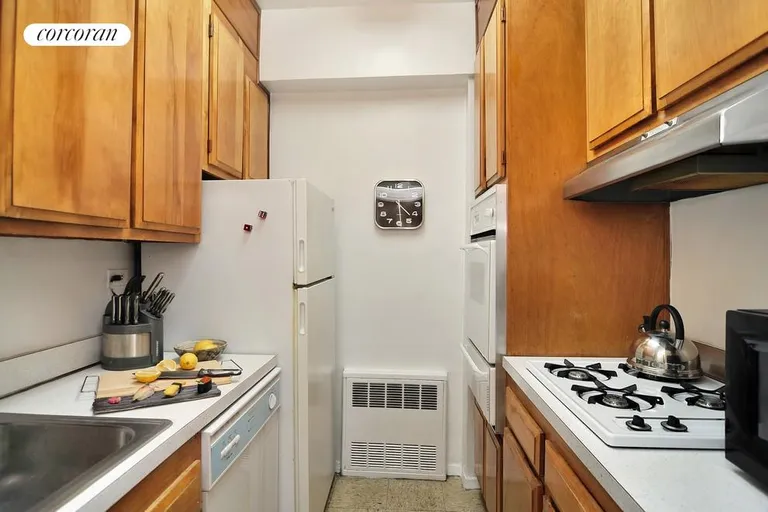 New York City Real Estate | View 7 East 14th Street, 1620 | room 4 | View 5