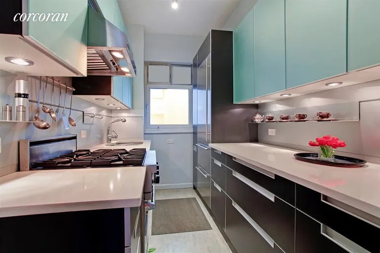 New York City Real Estate | View 880 Fifth Avenue, 9GH | Kitchen | View 2