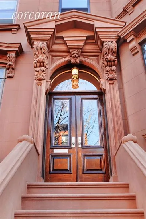 New York City Real Estate | View 290 Greene Avenue, 2 | Entryway | View 2