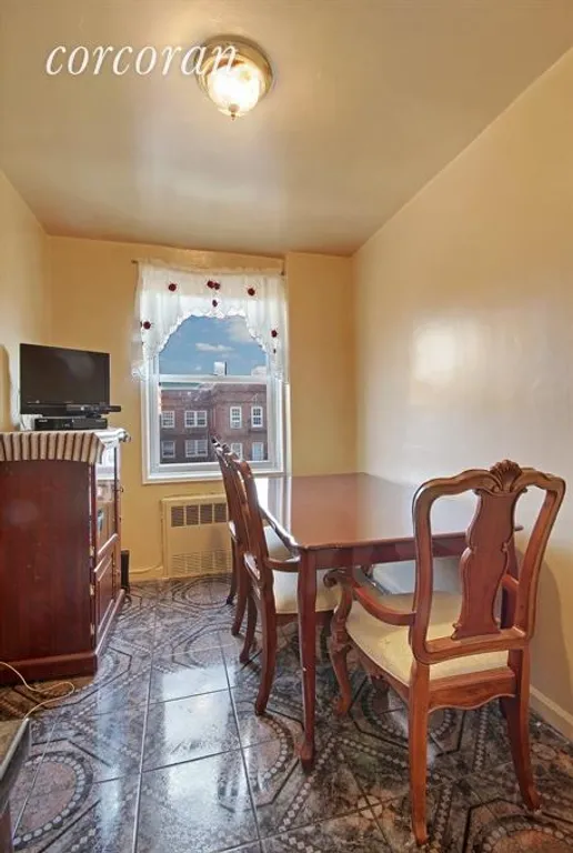 New York City Real Estate | View 400 East 17th Street, 704 | A true eat-in kitchen! | View 3