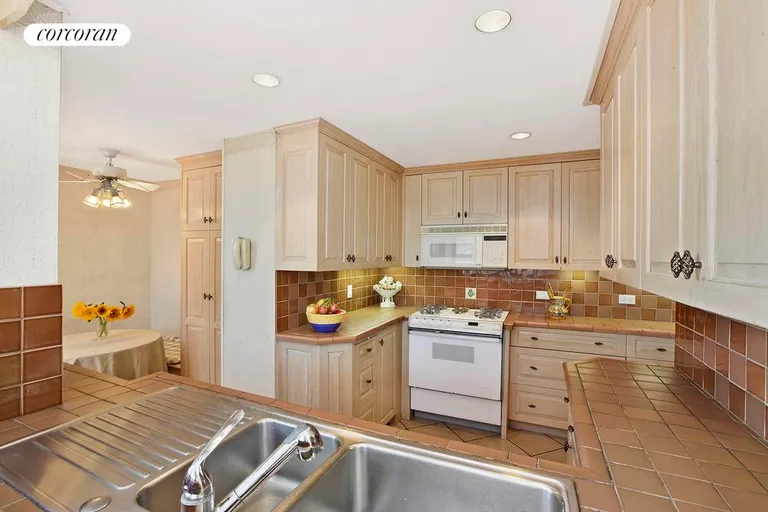 New York City Real Estate | View 200 East 24th Street, 1503-1510 | Kitchen | View 8