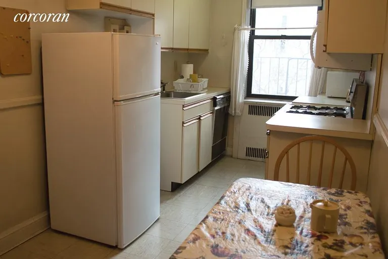 New York City Real Estate | View 25-40 31st Avenue, 3F | room 4 | View 5