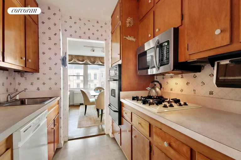 New York City Real Estate | View 75 East End Avenue, 6K | Kitchen | View 8