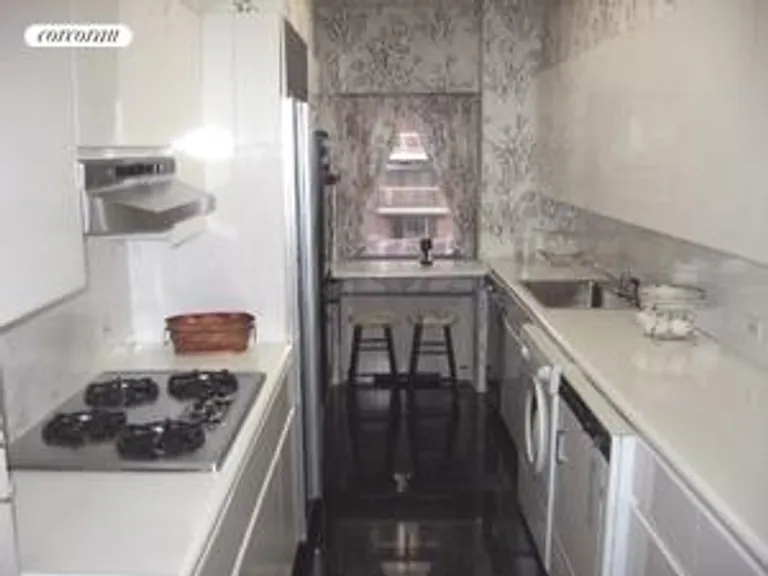 New York City Real Estate | View 150 East 69th Street, 10Q | room 3 | View 4