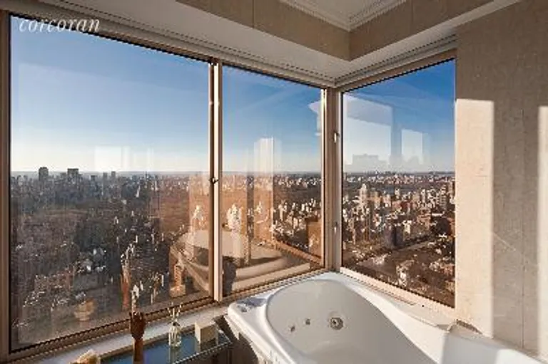 New York City Real Estate | View 200 East 69th Street, PHD | room 3 | View 4