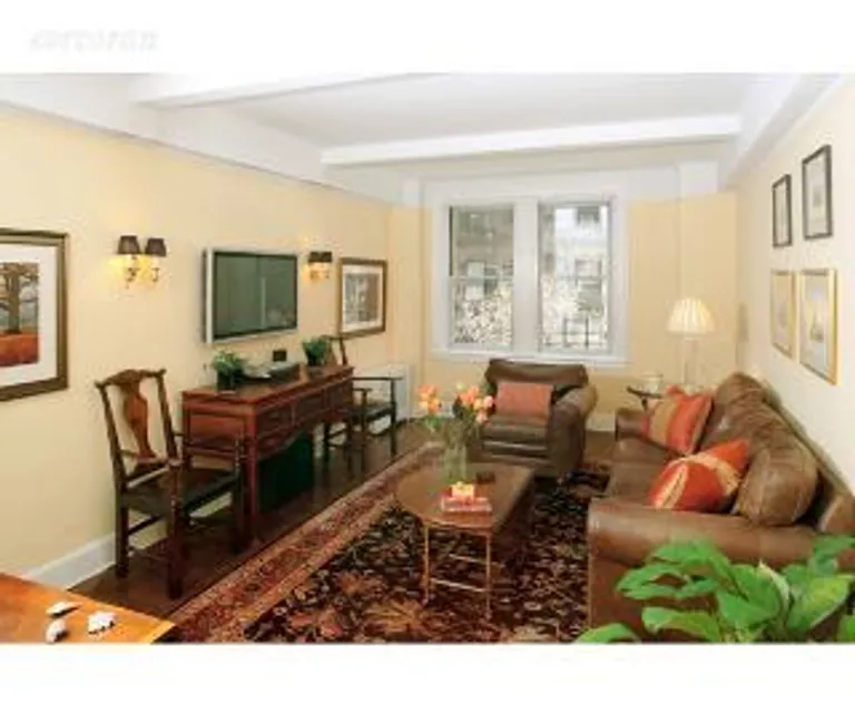 New York City Real Estate | View 11 West 69th Street, 3A | 2 Beds, 2 Baths | View 1
