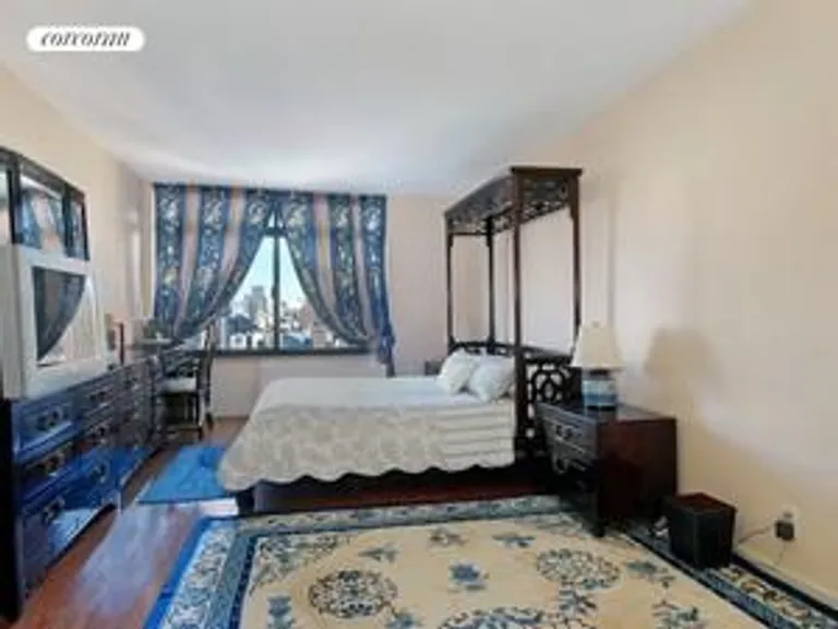 New York City Real Estate | View 400 East 70th Street, 2702 | Bedroom | View 3