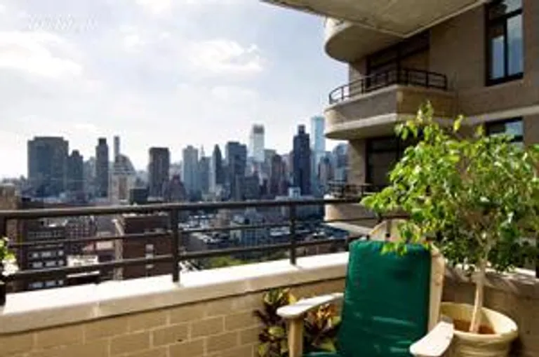 New York City Real Estate | View 400 East 70th Street, 2305 | room 2 | View 3
