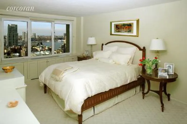 New York City Real Estate | View 201 West 70th Street, 28K | room 1 | View 2